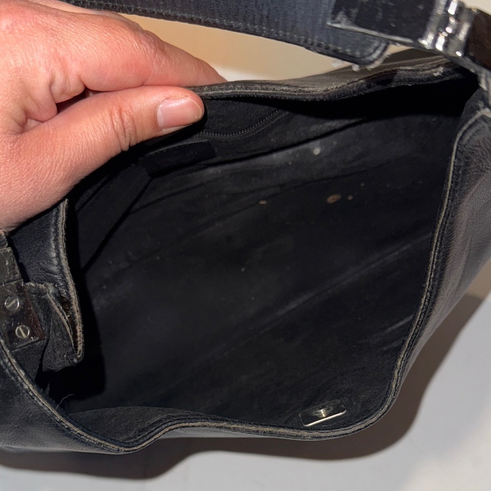 Gucci Vintage Elegant Black Leather Shoulder Bag - Picture 3 of 10